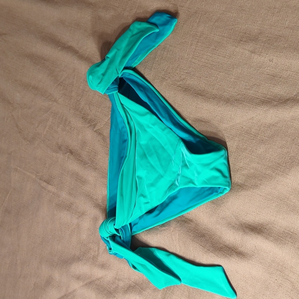 2/$25 Patagonia reversible swim bottom size xl